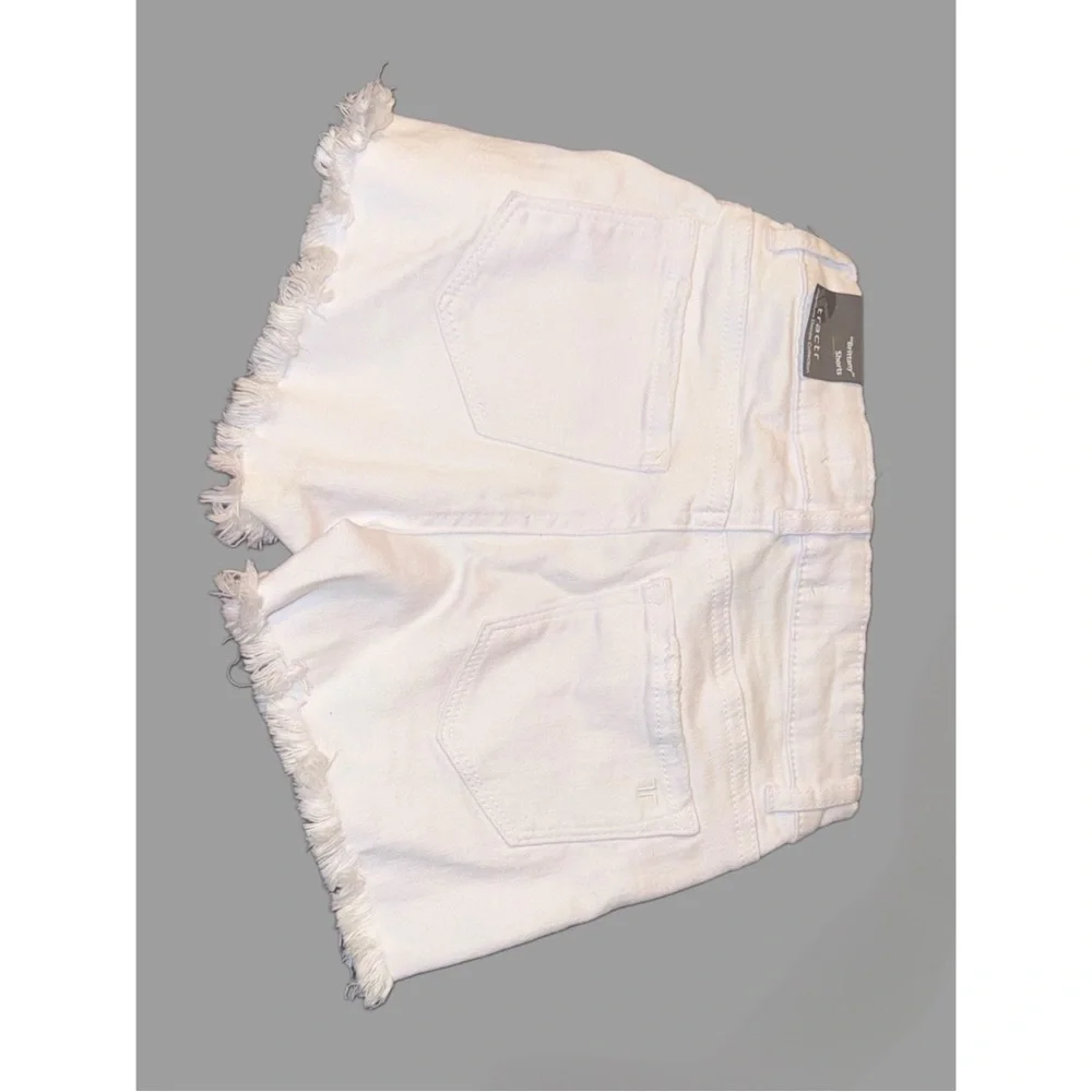 Tractr Brittany 5 Pocket Fray White distressed denim shorts girls Slim Mid Rise - Picture 3 of 3